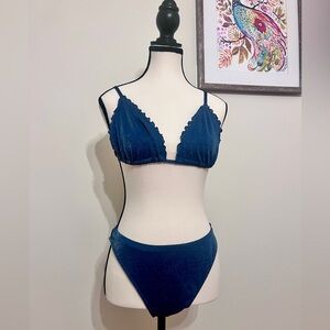 Gorgeous A&F dark blue bikini- with 2 top options & matching cover up skirt